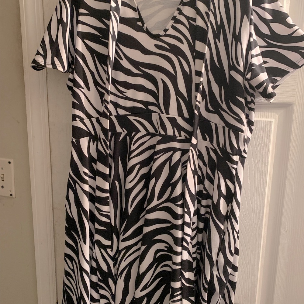 Sexy Diva 3XL Zebra print dress with pockets & neck tie. Short sleeves.